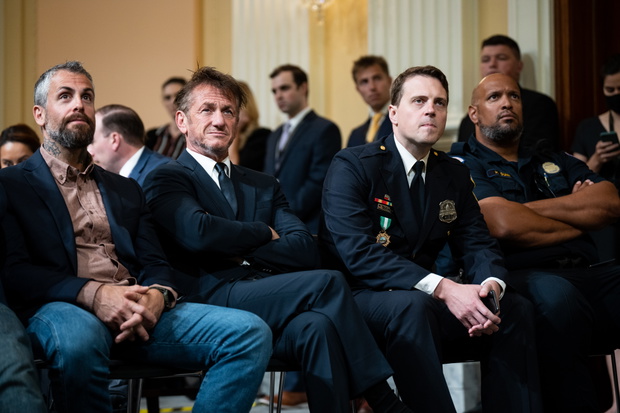Michael Fanone, Sean Penn,, Daniel Hodgem Harry Dunn na posiedzeniu dot. śledztwa w sprawie szturmu na Kapitol z 6 stycznia 2021 roku - 23.06.2022, Waszyngton, USA