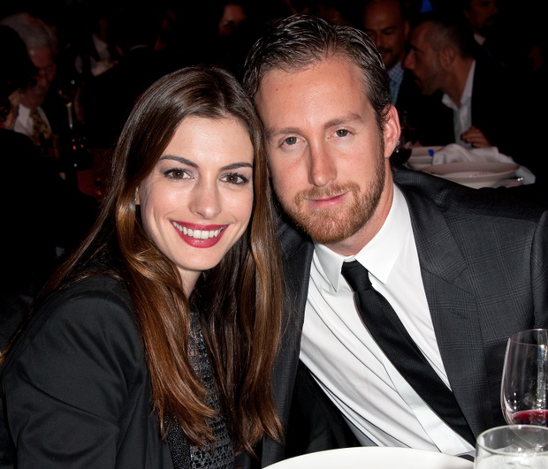 Anne Hathaway i Adam Shulman, 2011