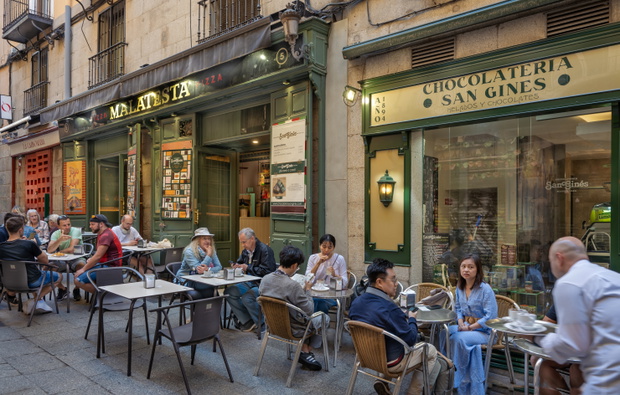 Legendarna Chocolateria San Ginés założona w 1894 roku. Od ponad wieku ma te same receptury i nie jest zabójczo droga. Dobrze tu zajrzeć.