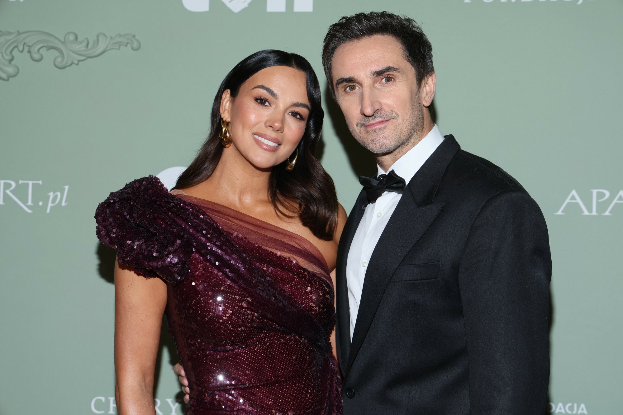 Paulina Krupińska, Sebastian Karpiel-Bułecka, Warszawa, 30.11.2024. Bal Fundacji TVN - Czerwony Dywan w gmachu Politechniki Warszawskiej