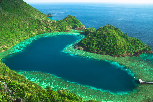 Karawapop – laguna w kształcie serca w archipelagu Raja Ampat w Papui Zachodniej w Indonezji.