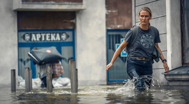 Agnieszka Żulewska, kadr z serialu "Wielka woda"