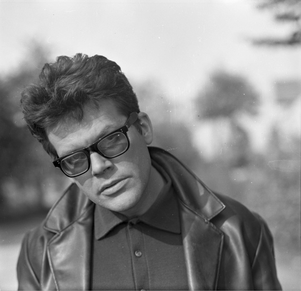 Kraków 1966. Realizacja filmu fabularnego pt. Szyfry, w reżyserii Wojciecha Jerzego Hasa. Na zdjęciu: aktor Zbigniew Cybulski.