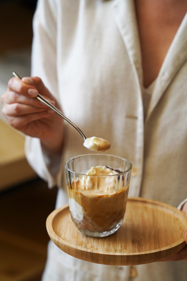 Kobieta z affogato
