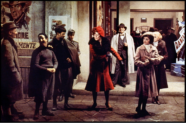 Scena z oscarowego filmu Felliniego „Amarcord” jakby żywcem przeniesiona z wnętrza Kina Fulgor w Rimini.