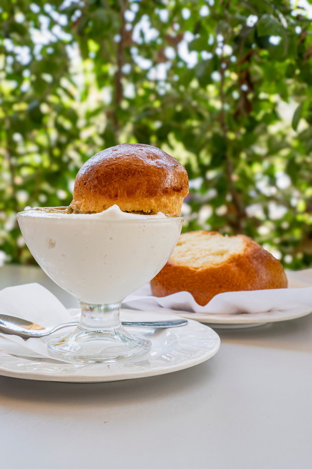 Sycylijska granita z broszką