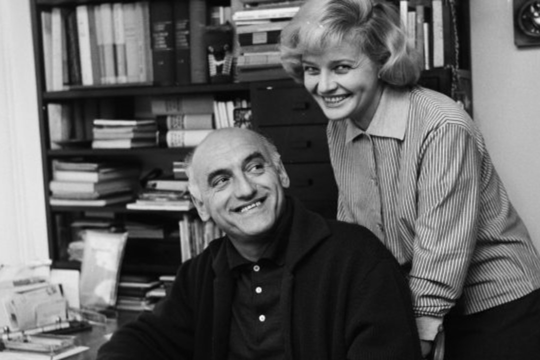 jamniki nowe (29) Warszawa 09.1962. Reżyser filmowy Jerzy Kawalerowicz i aktorka Lucyna Winnicka
