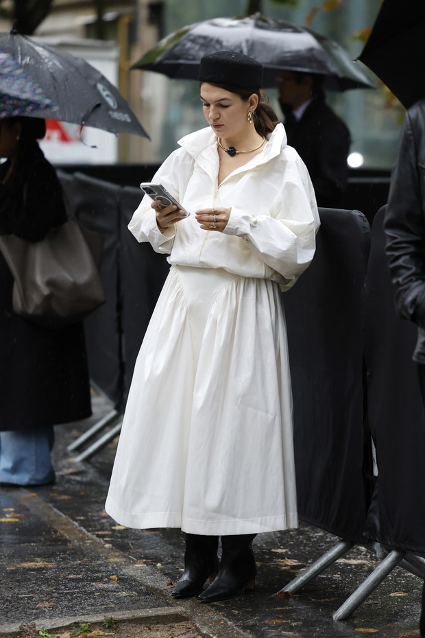 Street Style - Paris Fashion Week - Womenswear Spring Summer 2026 - Day Six