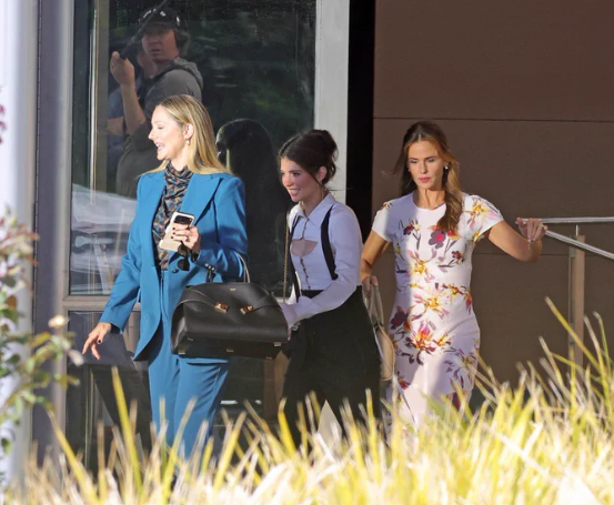 Jennifer Garner, Judy Greer i Emily Bader na planie remake'u filmu "Dziś 13, jutro 30"
