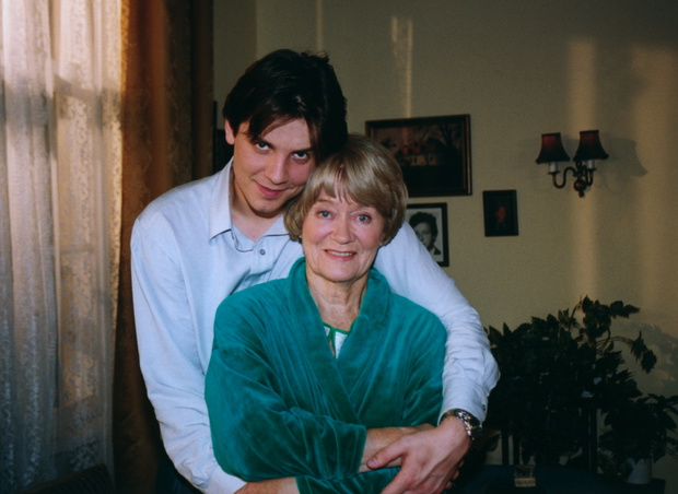 Złotopolscy serial, Polska 2000 rez. Radosław Piwowarski scena z: Alina Janowska, Radosław Elis