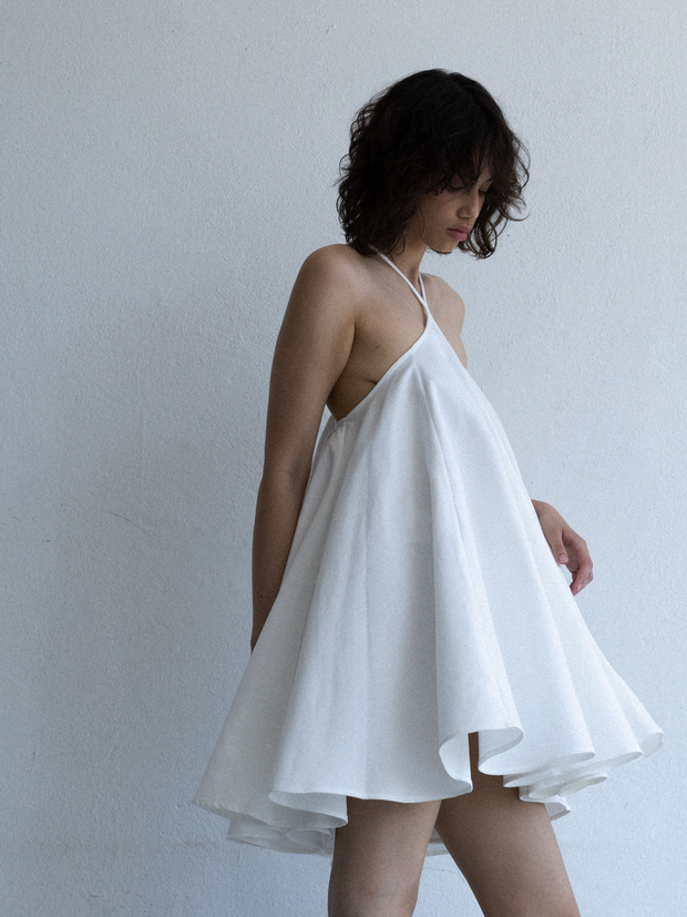 krotka-sukienka-ze-strukturalnej-bawelny-SOLEA-off-white_04