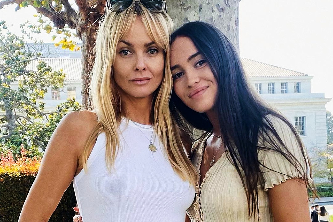 Julia Scorupco, Izabella Scorupco