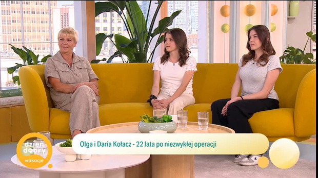 Daria i Olga Kołacz z mamą Wiesławą Dąbrowską