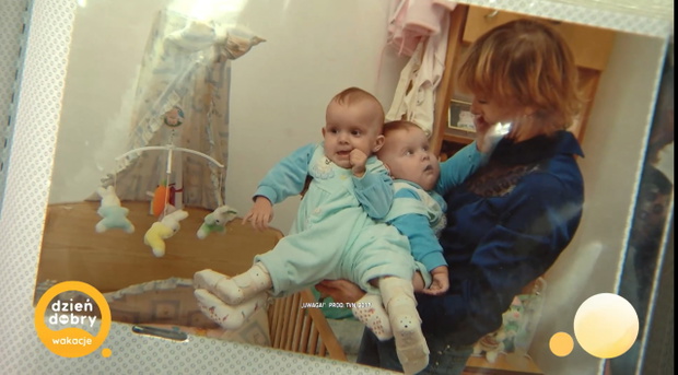 Daria i Olga Kołacz z mamą Wiesławą Dąbrowską