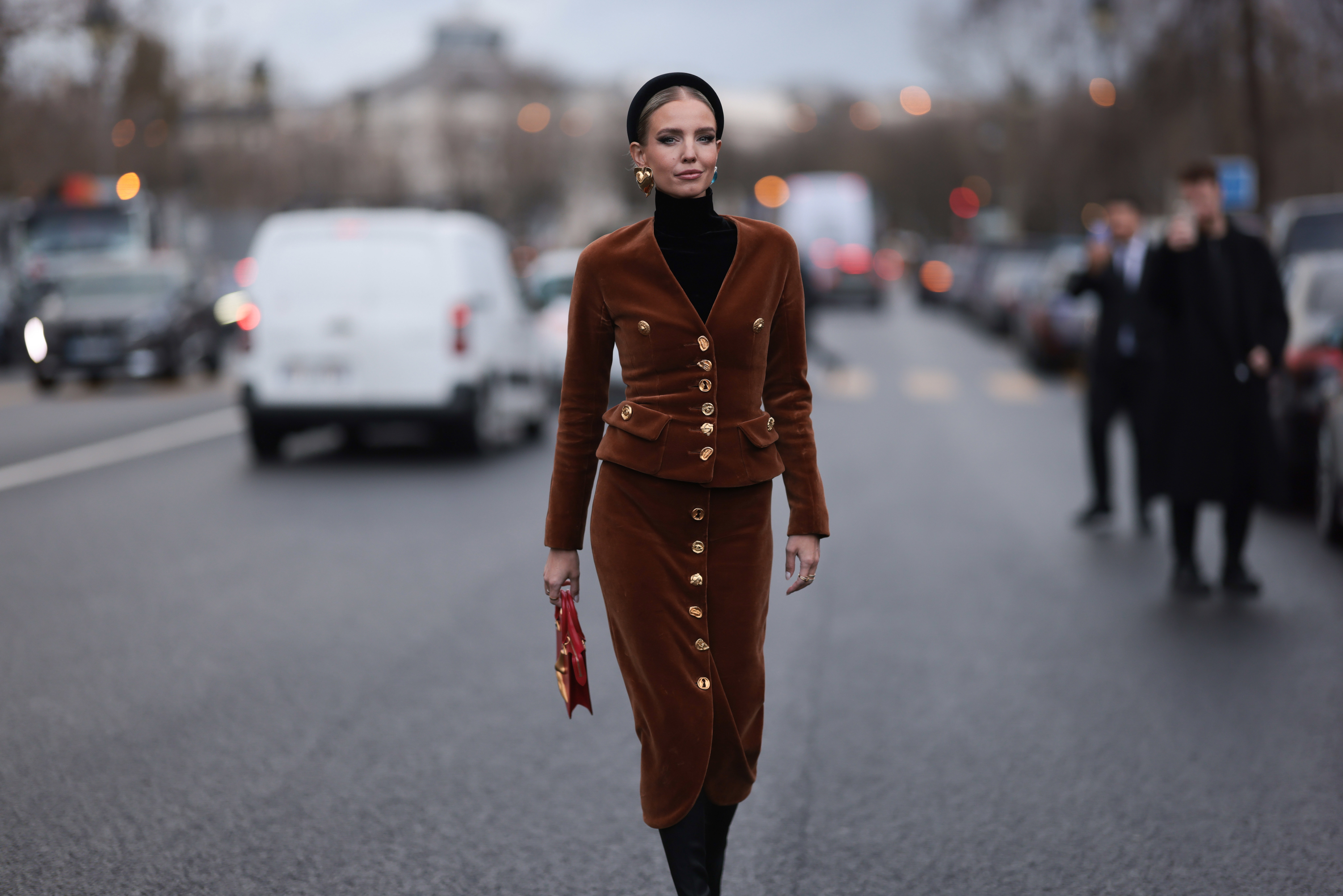 Street Style - Paris Fashion Week - Haute Couture Spring/Summer 2024 - Day One