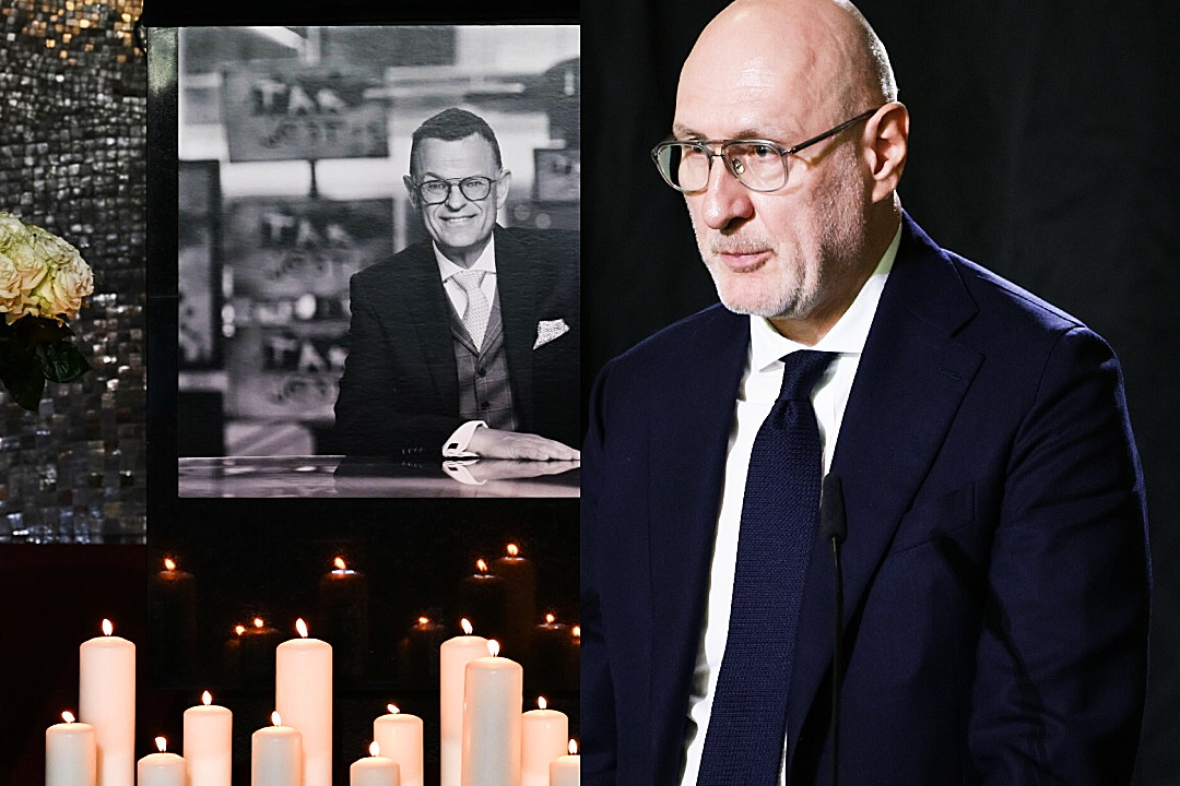 14.08.2026. Warszawa. Powazki Wojskowe. Uroczystosci pogrzebowe dziennikarza Andrzeja Morozowskiego. Szwagier Andrzeja Morozowskiego