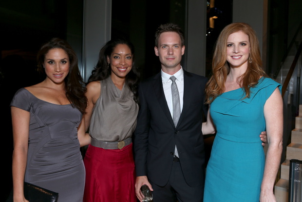 Aktorzy serialu "W garniturach: Meghan Markle, Gina Torres, Patrick J. Adams i Sarah Rafferty