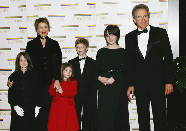 Warren Beatty i Annette Bening z dziećmi