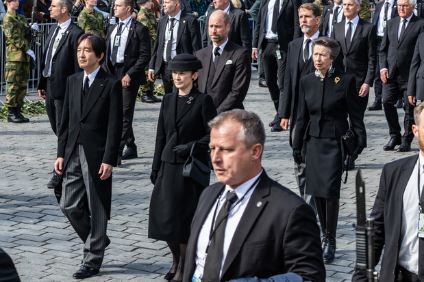 Książę William (w środku), następca tronu Grecji Pavlos (po prawej) oraz księżniczka Anna, a także japoński następca tronu Akishino i księżna Kiko dołączyli do konduktu żałobnego w Oslo w Norwegii 9 września 2026 roku.