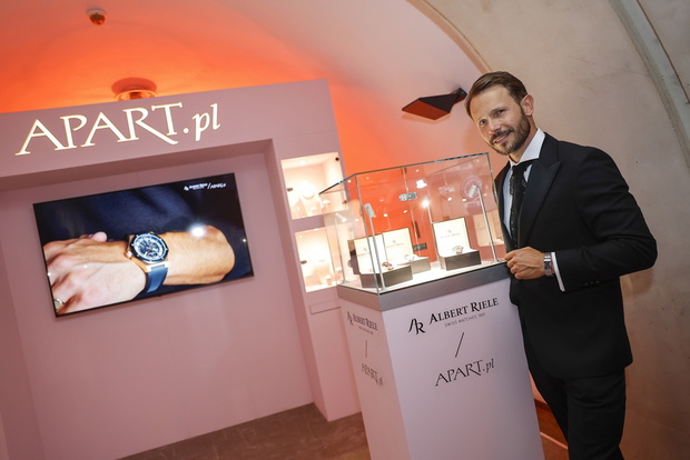 Mateusz Banasiuk - ambasador marki Apart, który pełnił takżę rolę współprowadzącego wydarzenie Elle Style Awards. Fot. AKPA