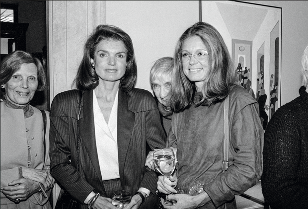U boku Jacqueline Kennedy-Onasis na spotkaniu w honorowej organizacji Akademia Sztuki i Literatury, 1984 rok.