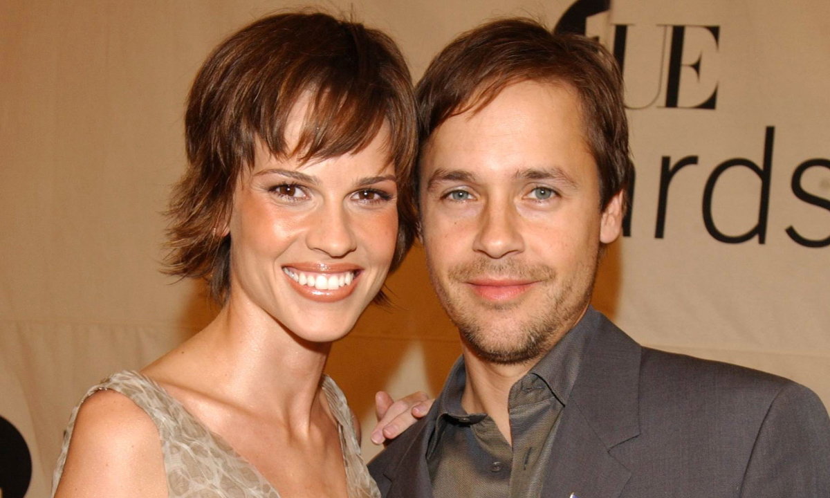 Hilary Swank i Chad Lowe, 2001.