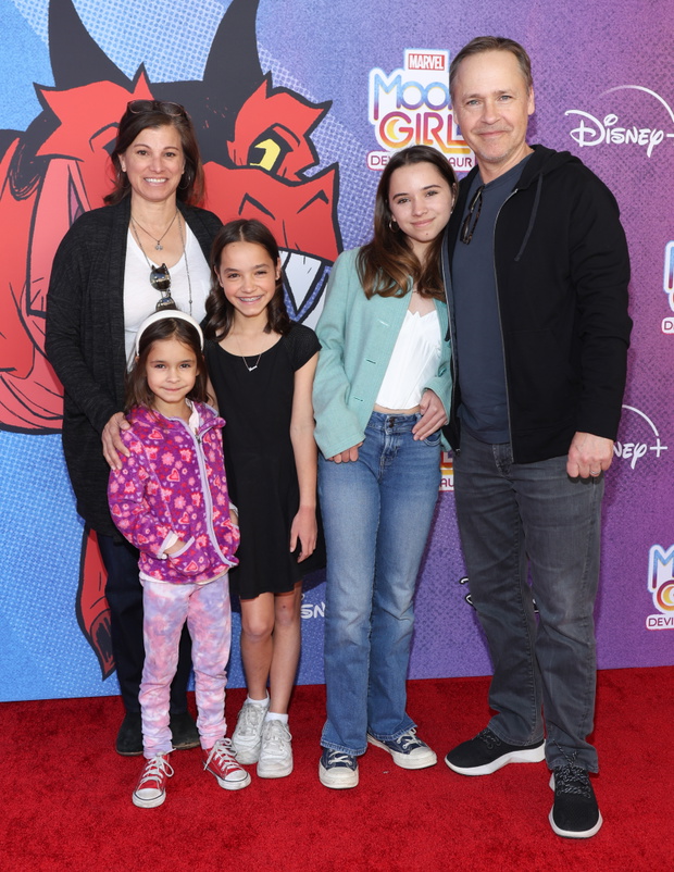 Chad Lowe, Kim Painter, Nixie Lowe, Fiona Lowe i Mabel Lowe.
