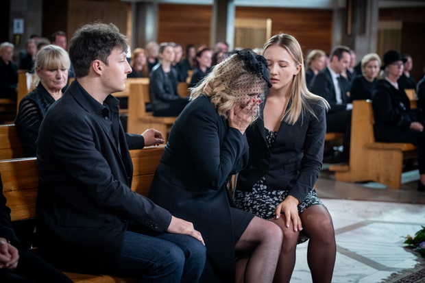Zdrada_Grazyna Szapolowska (Beata), Karolina Matej (Gosia), Maciej Kucharski (Marek)(2)