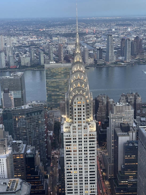 Summit One Vanderbilt widok na Chrysler Building