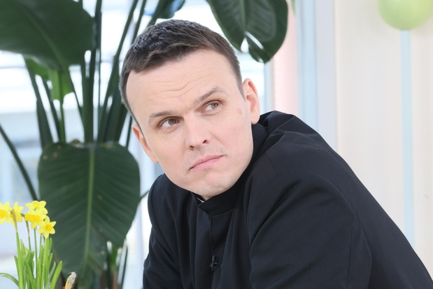 Ksiądz Rafał Główczyński, znany jako "Ksiądz z osiedla"