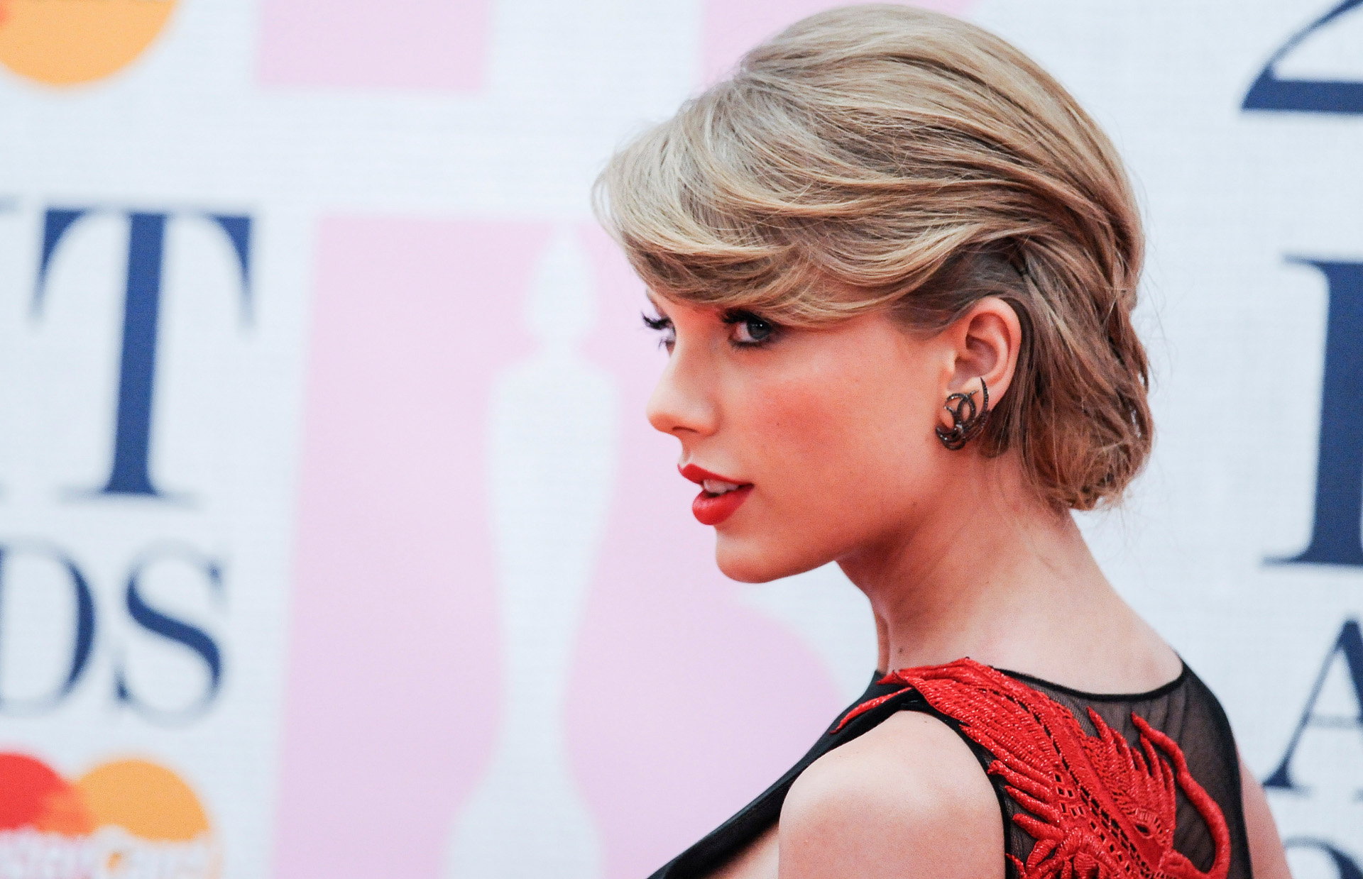 ubierz się w stylu Taylor Swift