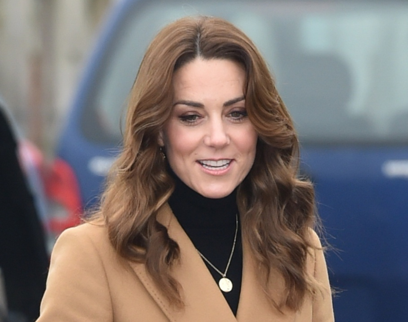 Księżna Kate w spódnicy z Zary i płaszczu Massimo Dutti