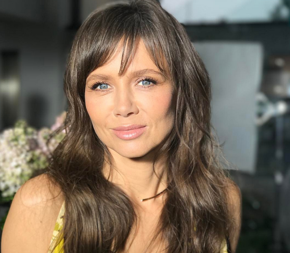 Kinga Rusin uśmiechnięta brunetka