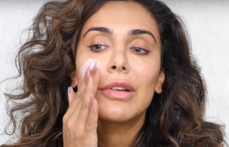 blogerka Huda Beauty testuje dziwne primery do twarzy