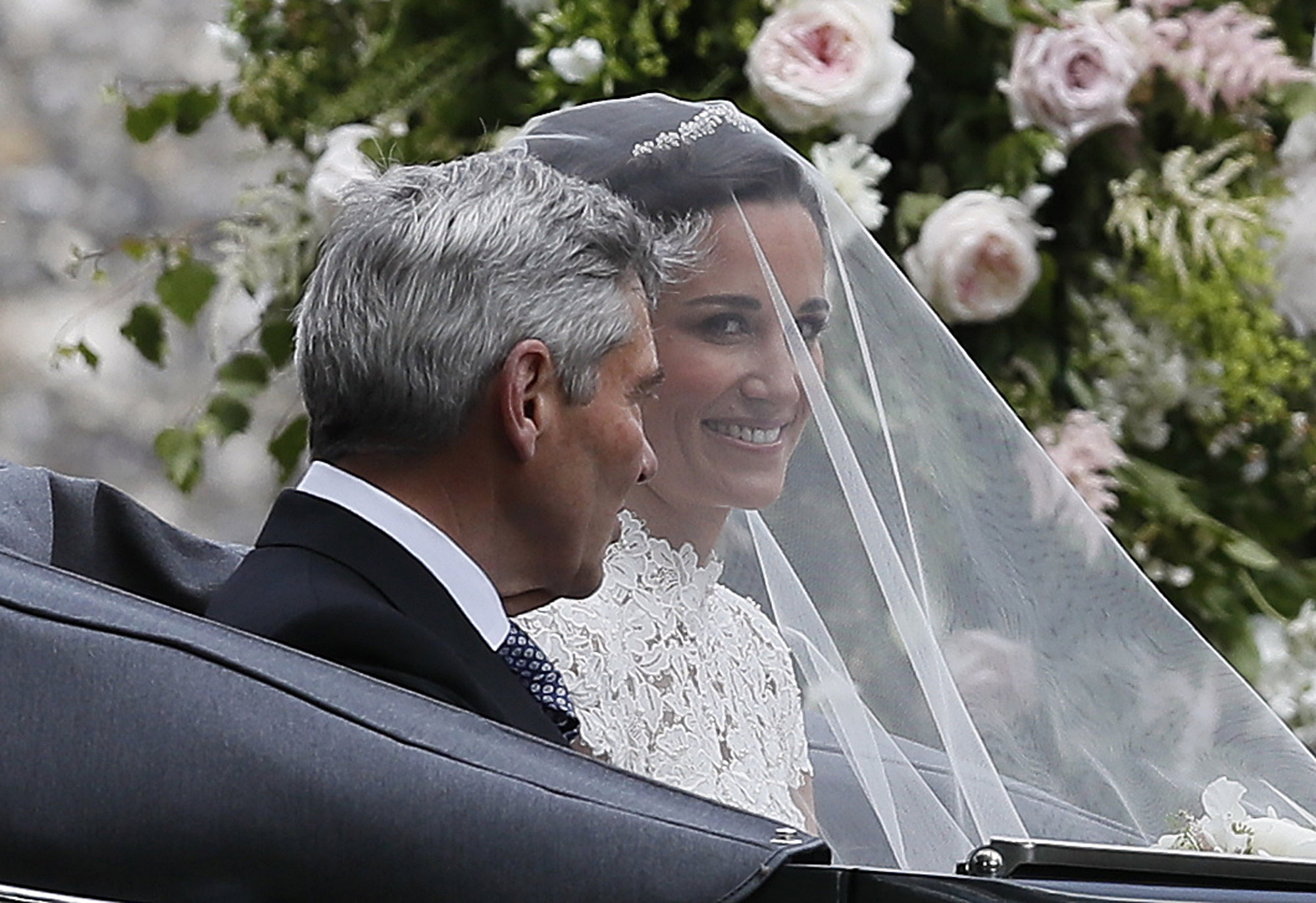 pippa middleton ślub makijaż ślubny z welonem