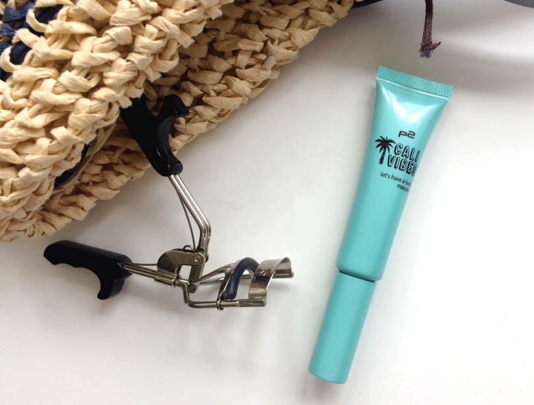 p2 Let's have a look mascara 010 sunny turquoise