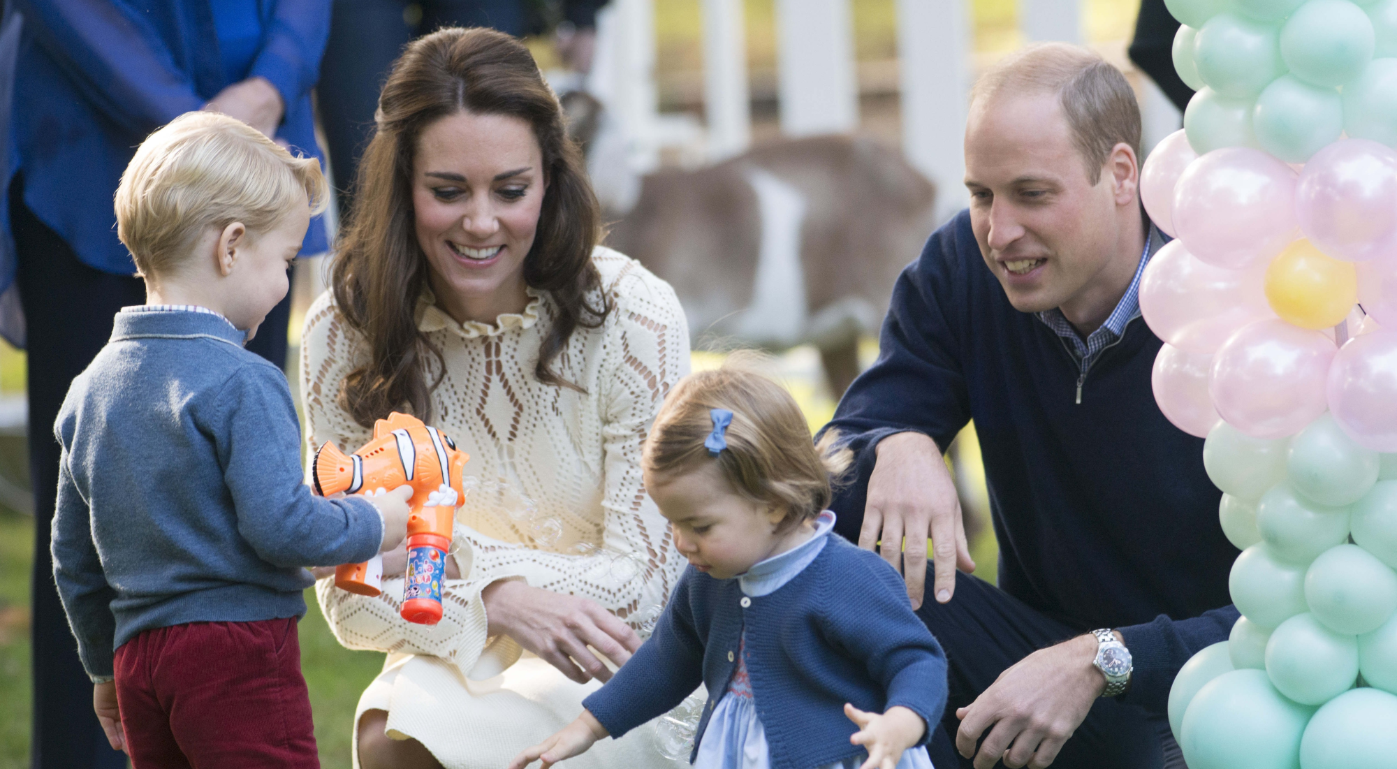 księżna Kate i książę William z dziećmi
