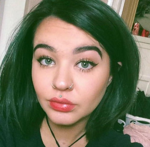 dziewczyna selfie brunetka