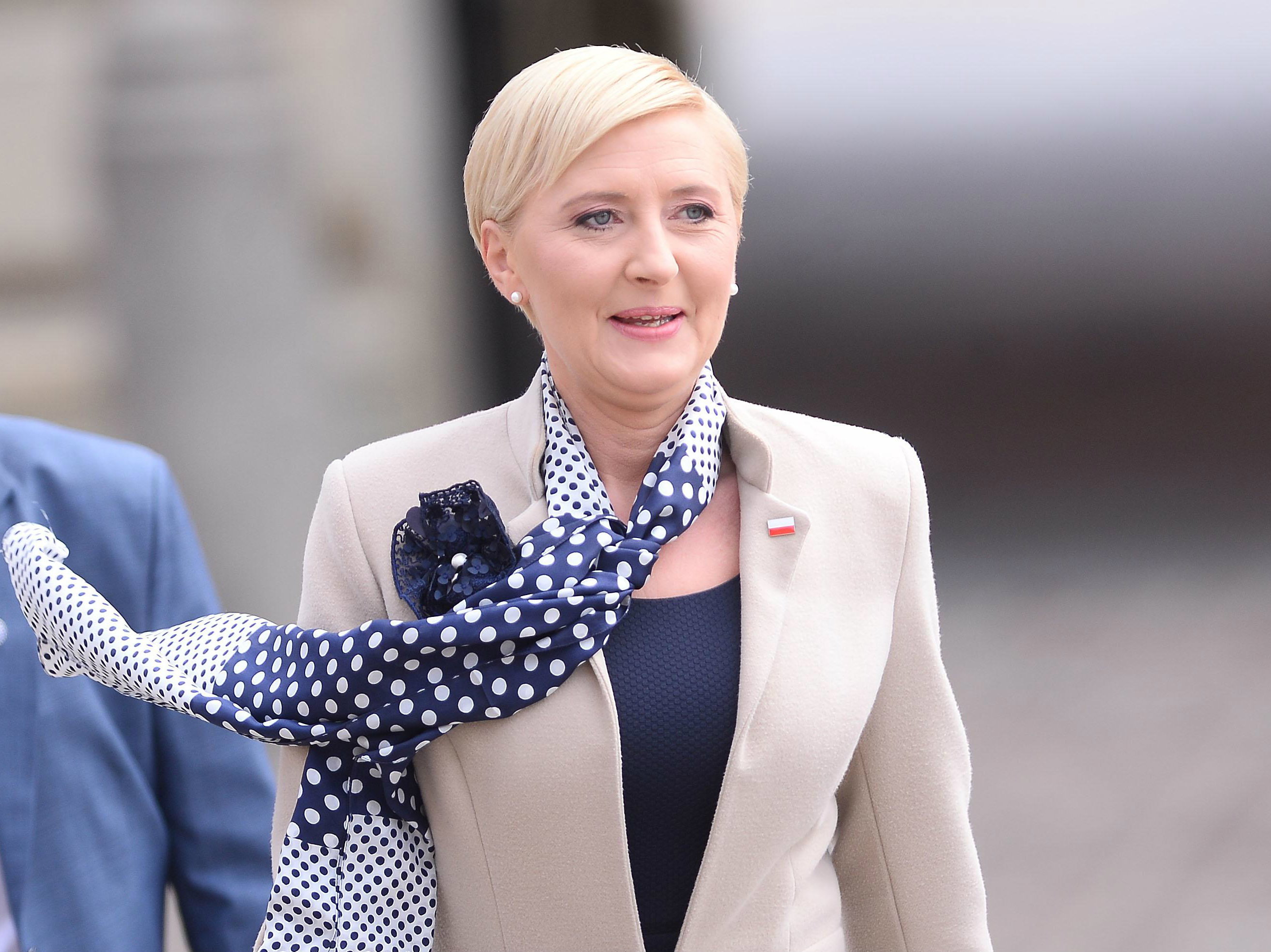 agata duda fryzura groszki