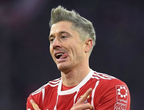 robert lewandowski w blond włosach