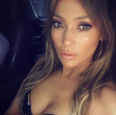 jennifer lopez selfie