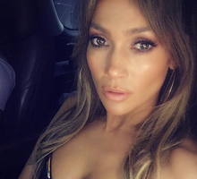 jennifer lopez selfie