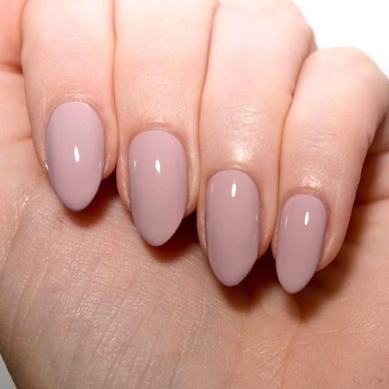 manicure w kolorze nude