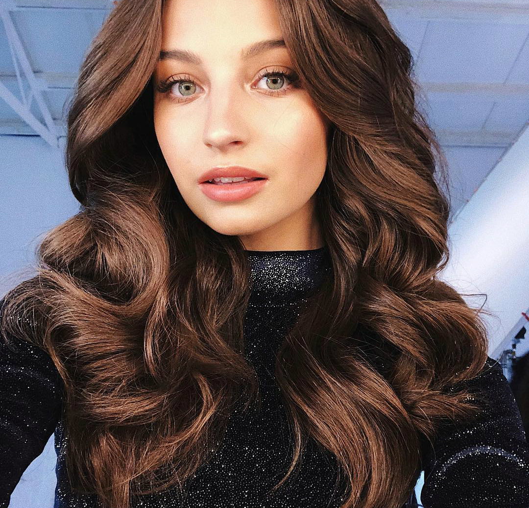 julia wieniawa selfie