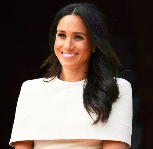 Meghan Markle w beżowej sukience na wycieczce w hrabstwie Cheshire