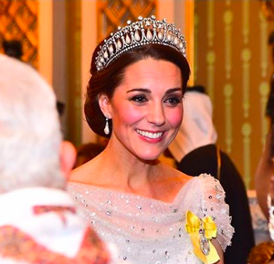 Królowa Elżbieta krytykuje księżną Kate za ubiór