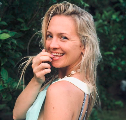Nogi Basi Kurdej-Szatan są klockowate? Fan obraża aktorkę
