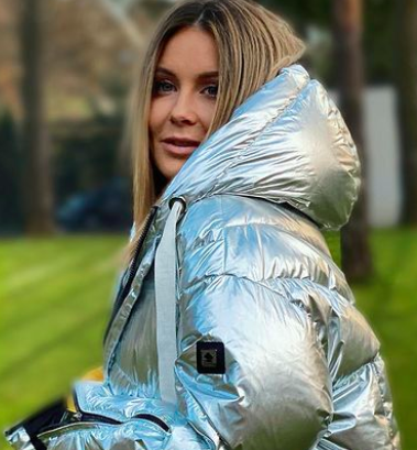 Małgorzata Rozenek-Majdan w srebrnej kurtce