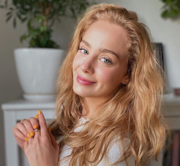 Wiktoria Gąsiewska pokazała młodszą siostrę. Fani: „jak bliźniaczki”