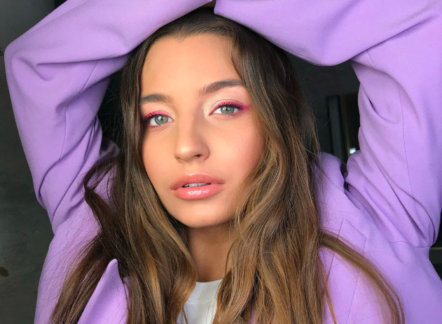 Julia Wieniawa w modnej spódnicy z H&M na wiosnę